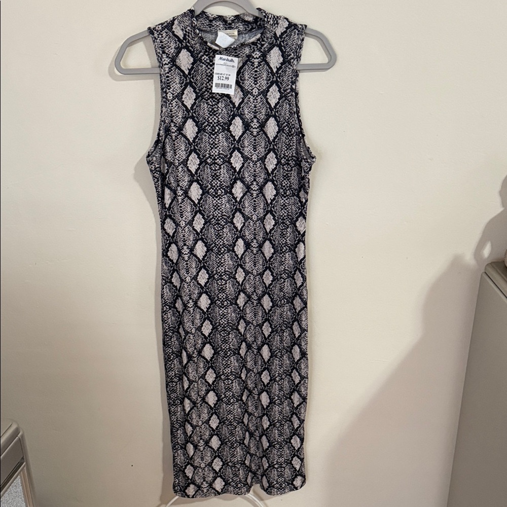 Caution To The Wind Sleeveless Snake-Print Midi Dress - Black & White